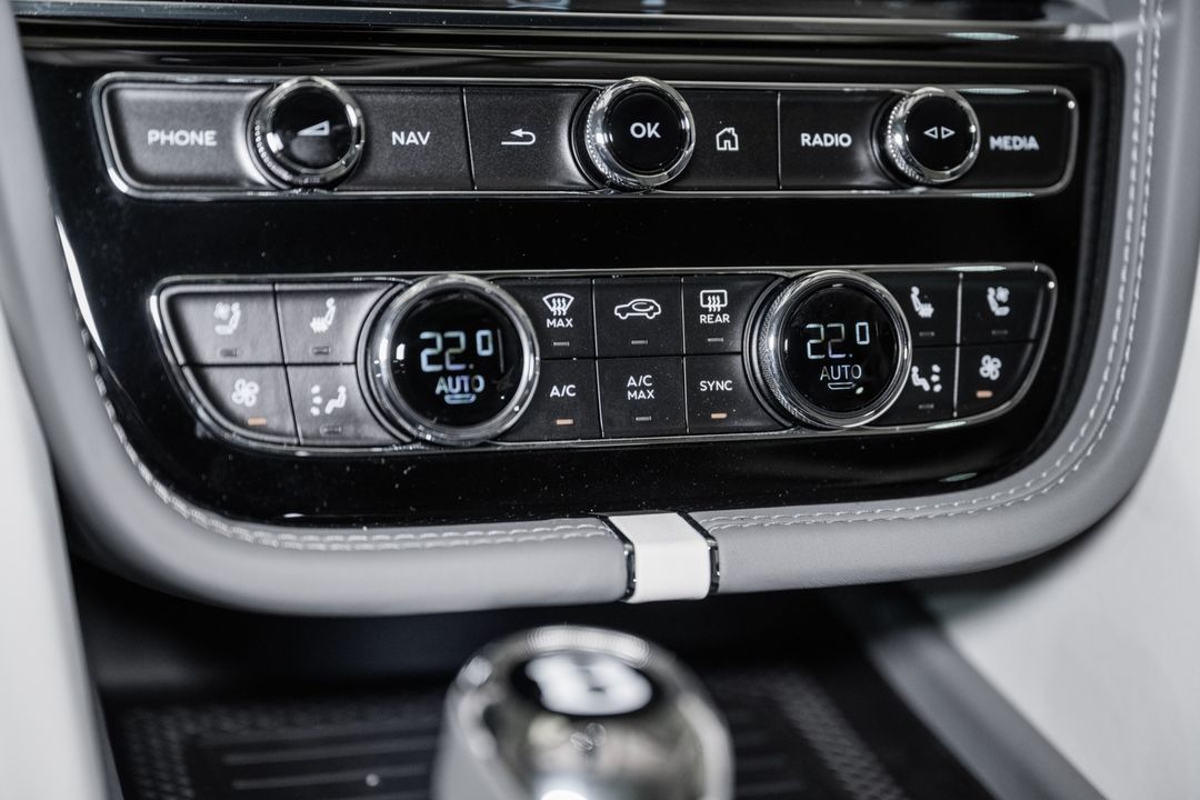 2025 Bentley Bentayga EWB
