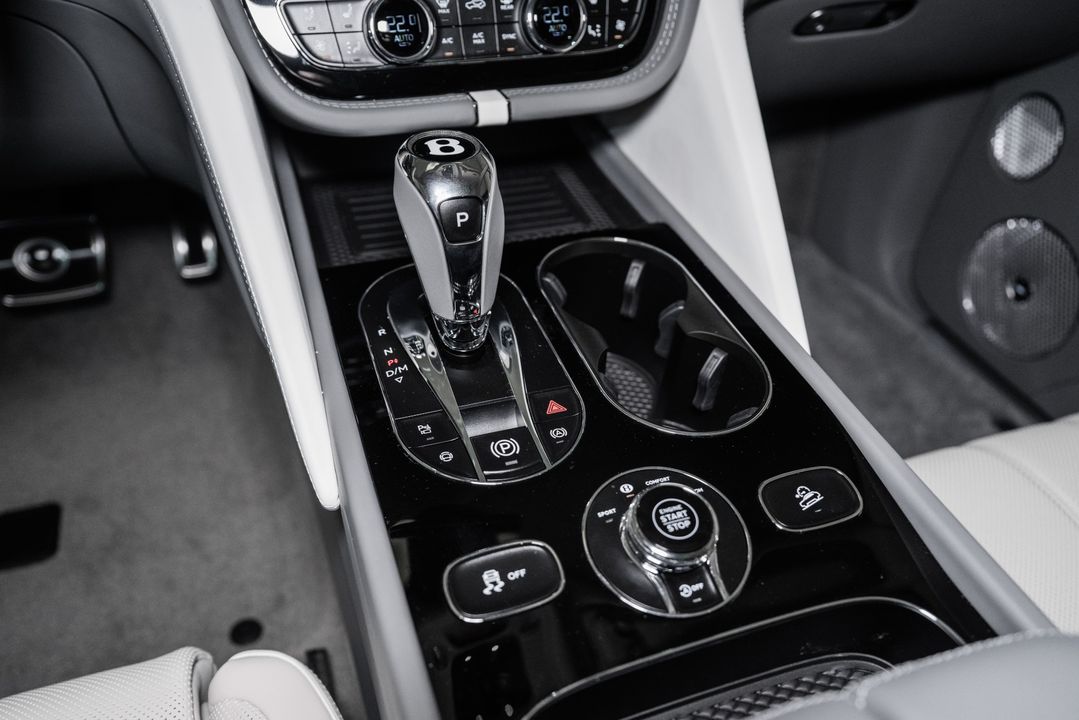 2025 Bentley Bentayga EWB