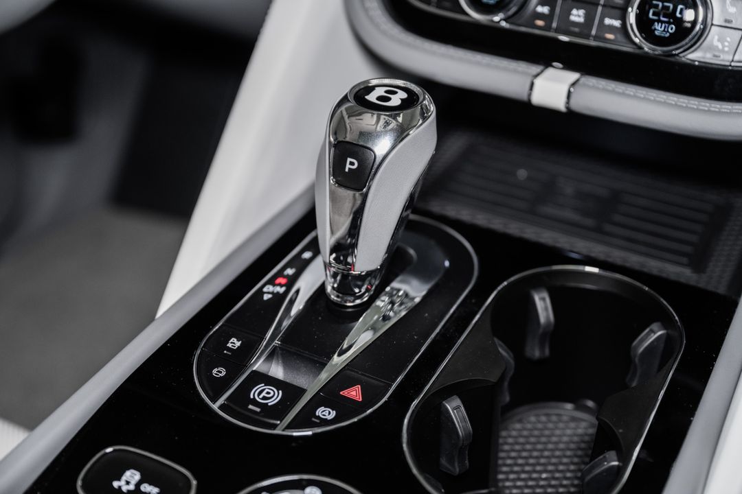 2025 Bentley Bentayga EWB