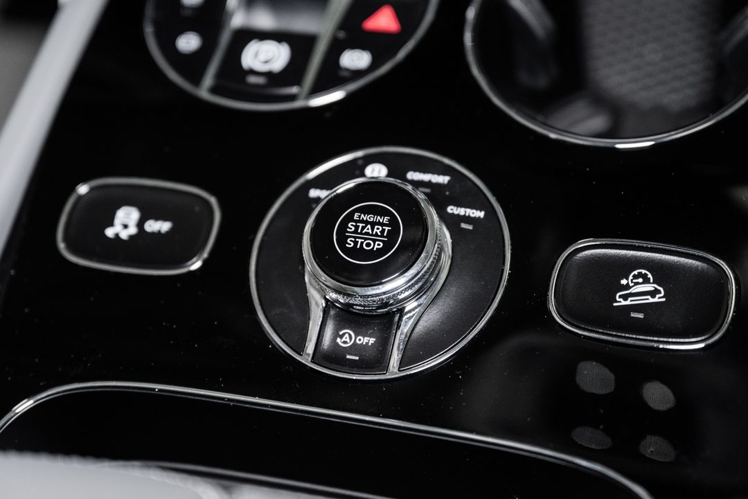 2025 Bentley Bentayga EWB