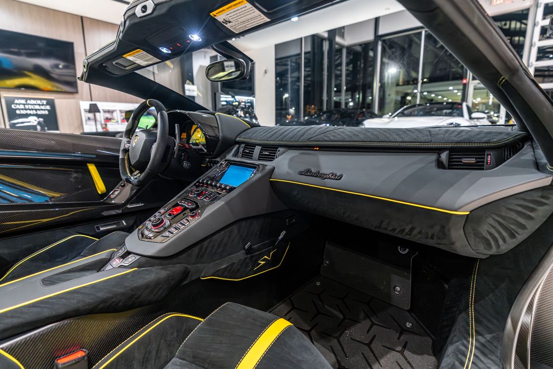 2017 Lamborghini Aventador