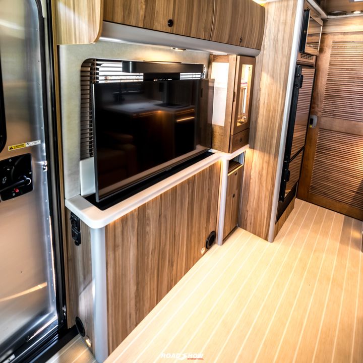 2021 Airstream Atlas Tommy Bahama