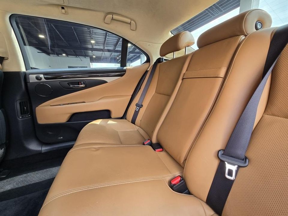 2014 Lexus LS