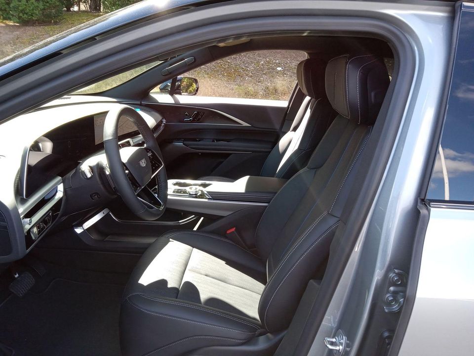 2025 Cadillac LYRIQ