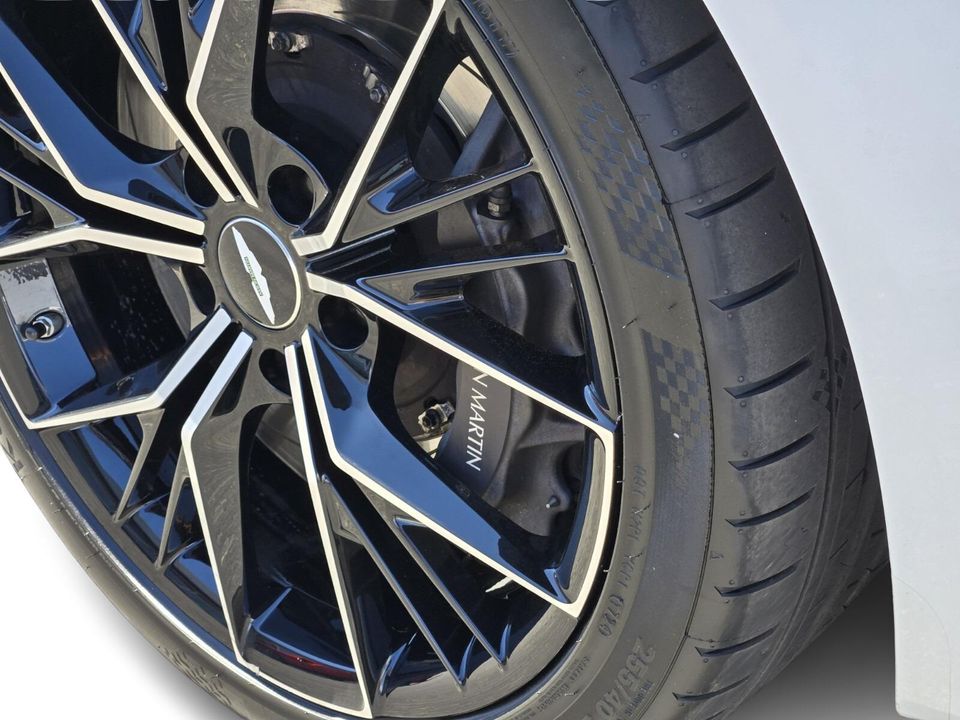 2022 Aston Martin Vantage