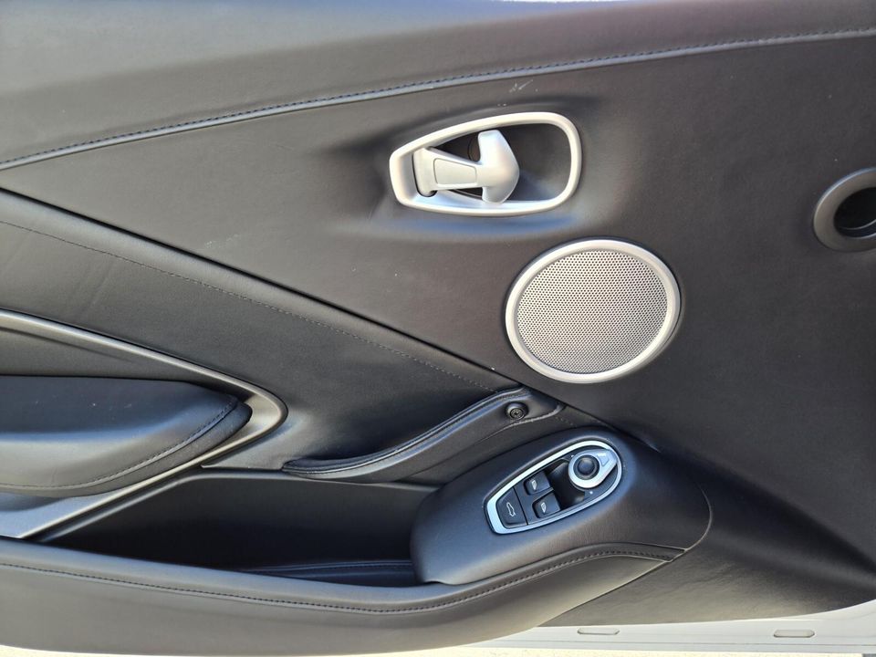 2022 Aston Martin Vantage