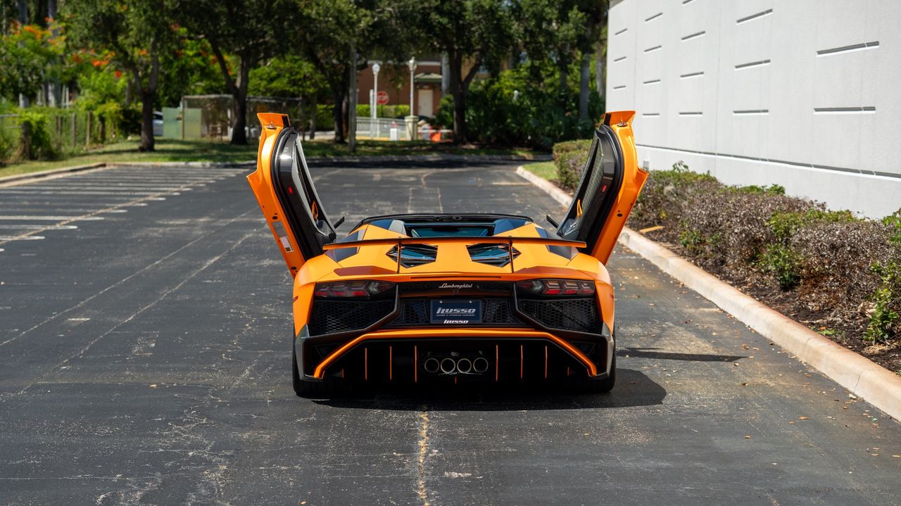 2017 Lamborghini Aventador