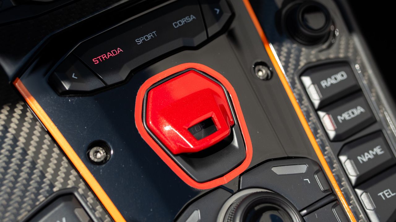 2017 Lamborghini Aventador