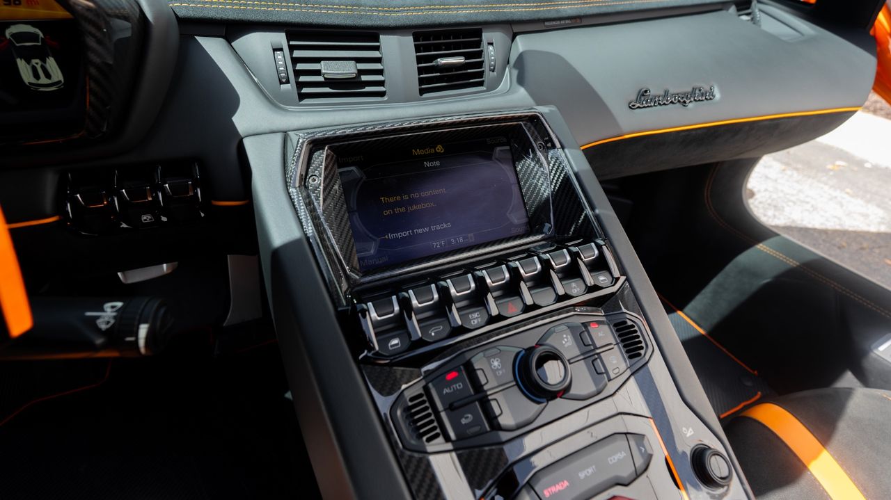 2017 Lamborghini Aventador