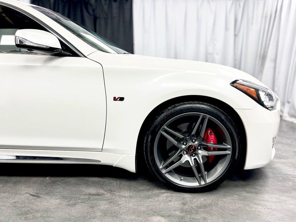 2016 INFINITI Q70L 5.6