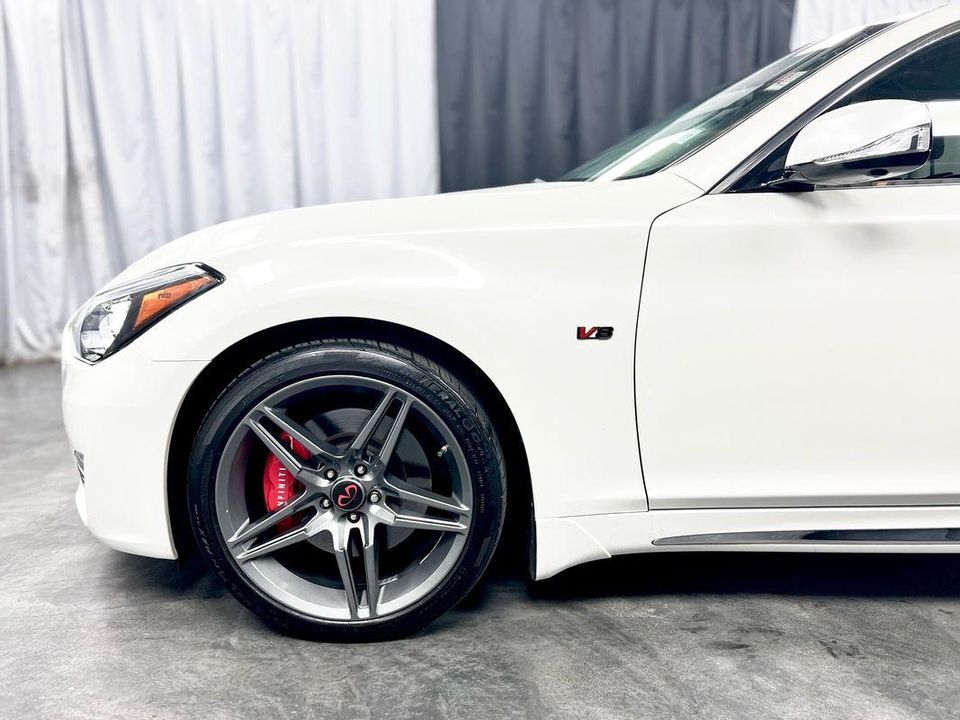 2016 INFINITI Q70L 5.6