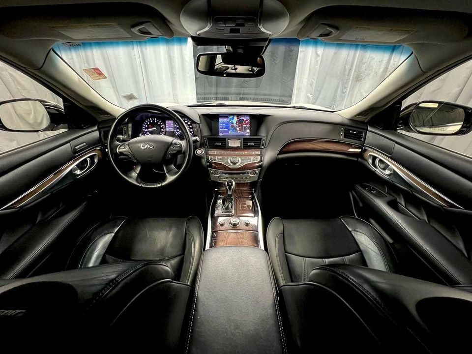 2016 INFINITI Q70L 5.6