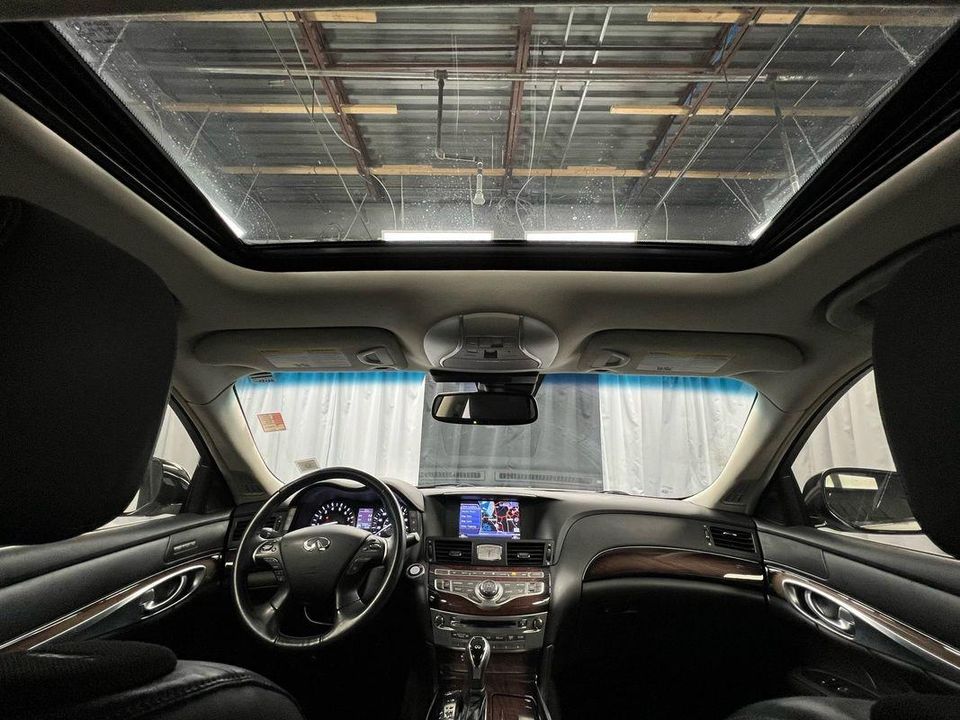 2016 INFINITI Q70L 5.6
