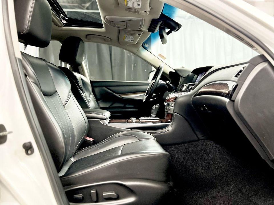 2016 INFINITI Q70L 5.6