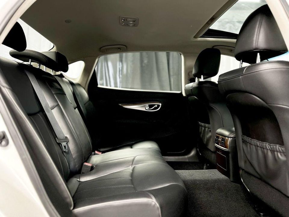 2016 INFINITI Q70L 5.6