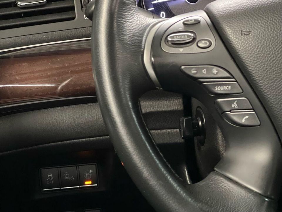 2016 INFINITI Q70L 5.6