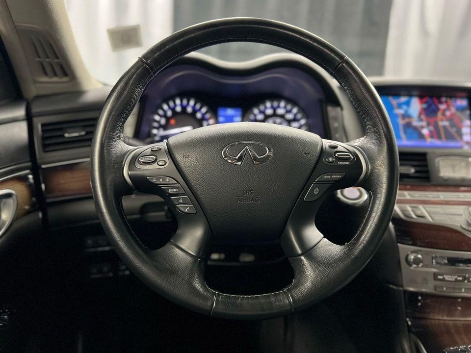 2016 INFINITI Q70L 5.6