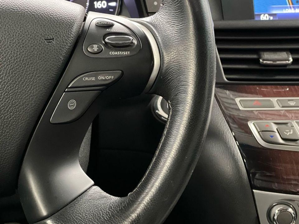 2016 INFINITI Q70L 5.6