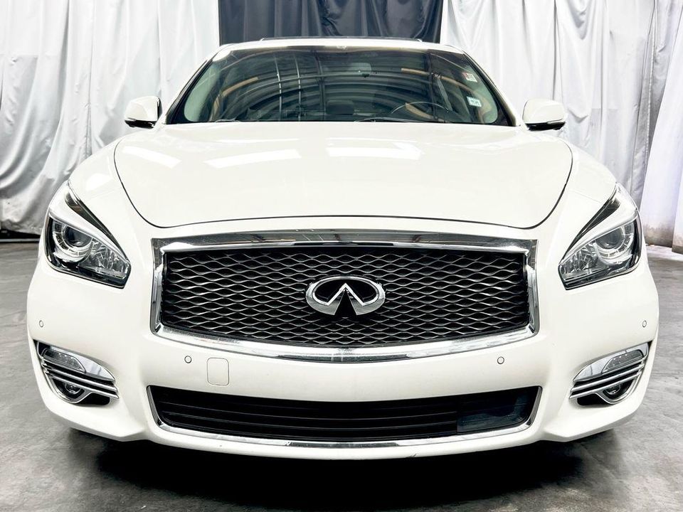 2016 INFINITI Q70L 5.6