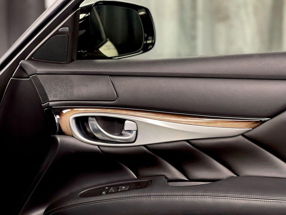 2016 INFINITI Q70L 5.6