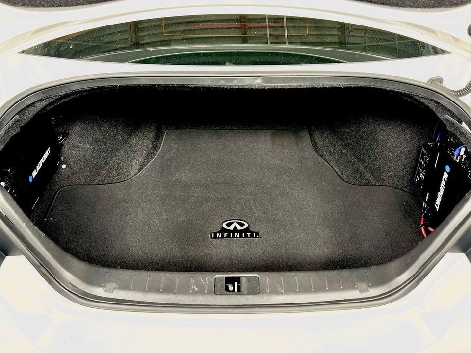 2016 INFINITI Q70L 5.6