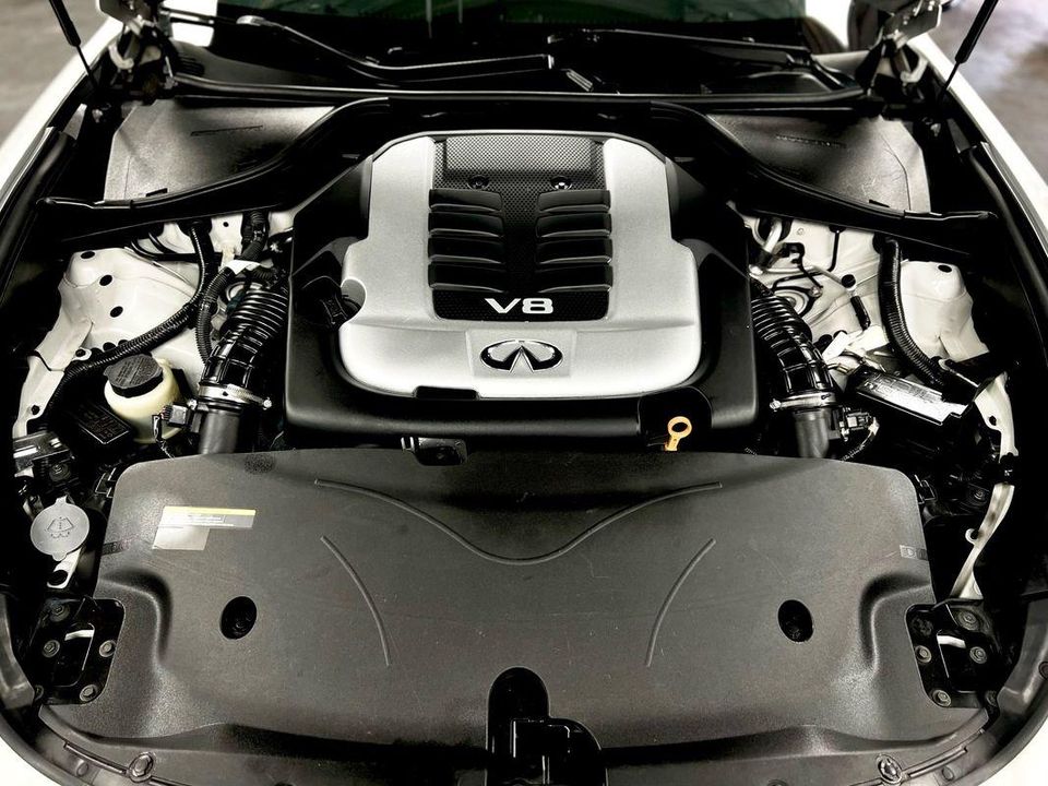 2016 INFINITI Q70L 5.6