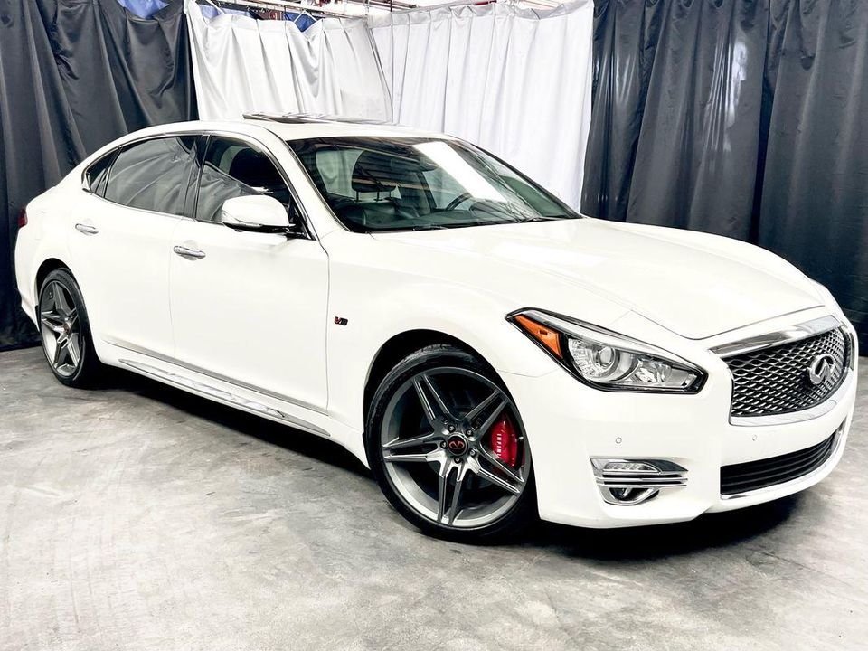 2016 INFINITI Q70L 5.6