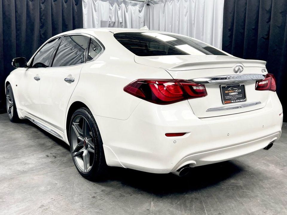 2016 INFINITI Q70L 5.6
