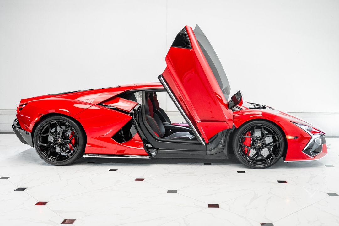 2024 Lamborghini Revuelto
