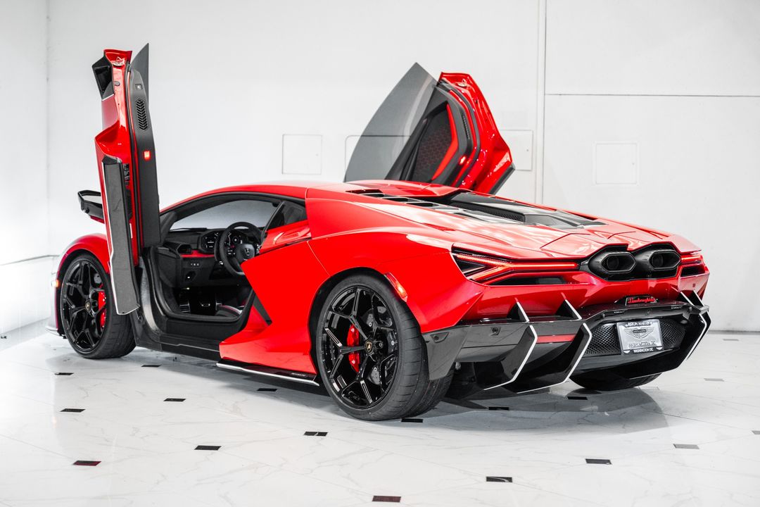 2024 Lamborghini Revuelto