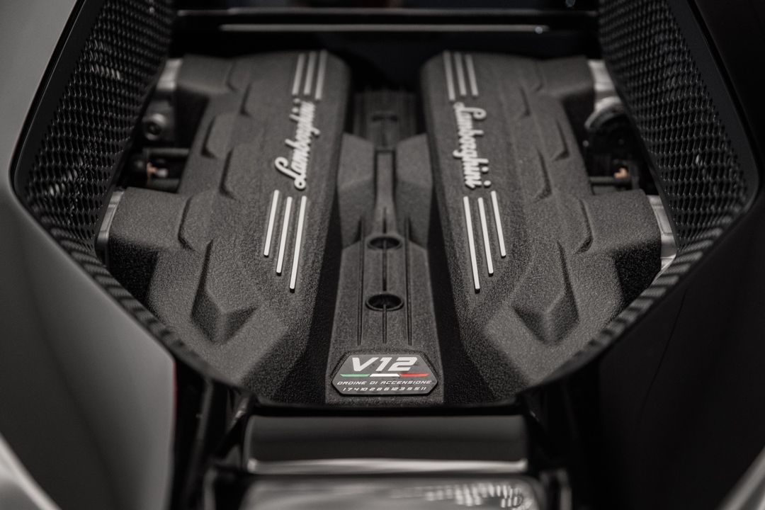 2024 Lamborghini Revuelto