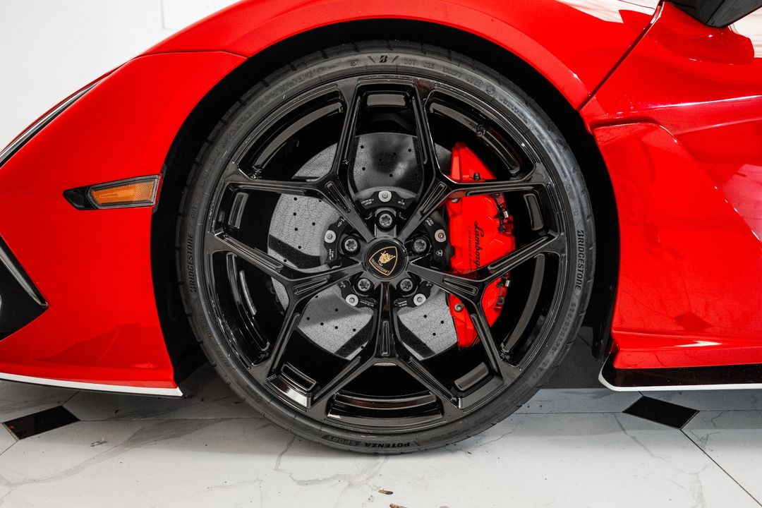 2024 Lamborghini Revuelto