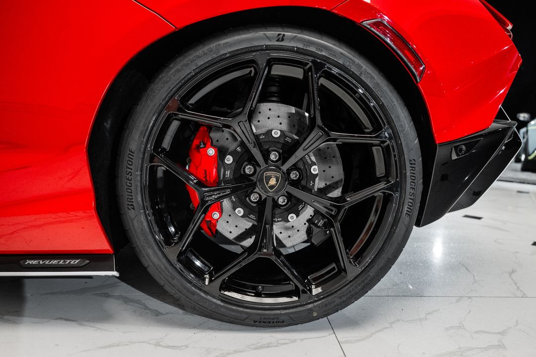 2024 Lamborghini Revuelto