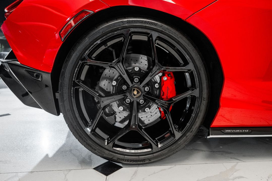 2024 Lamborghini Revuelto