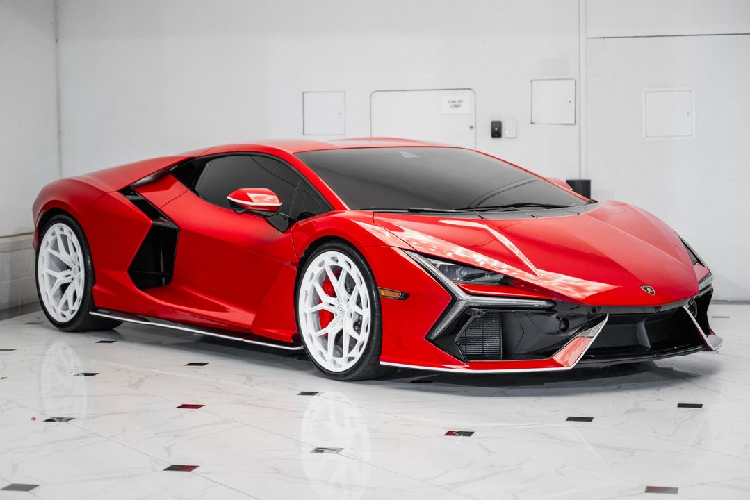 2024 Lamborghini Revuelto