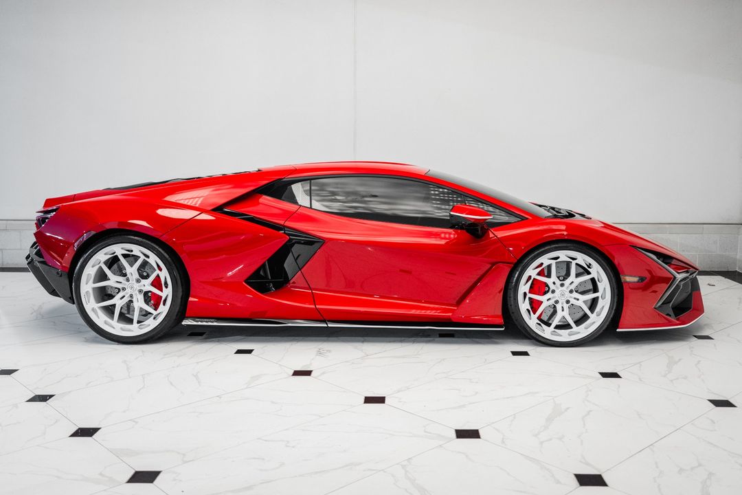2024 Lamborghini Revuelto
