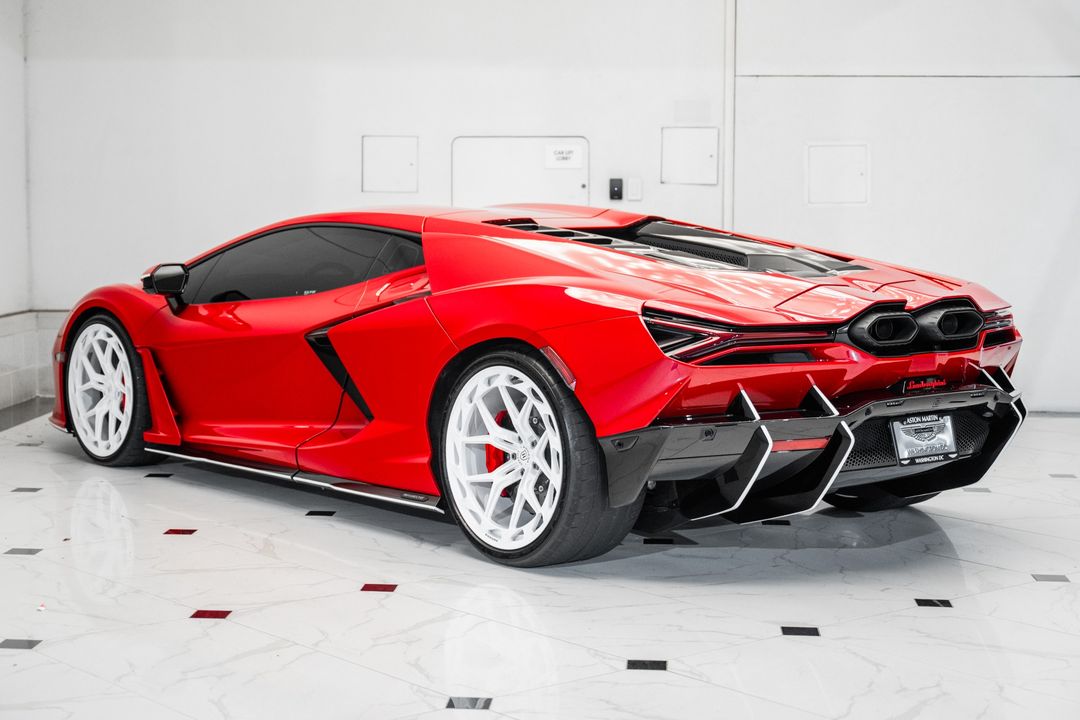 2024 Lamborghini Revuelto