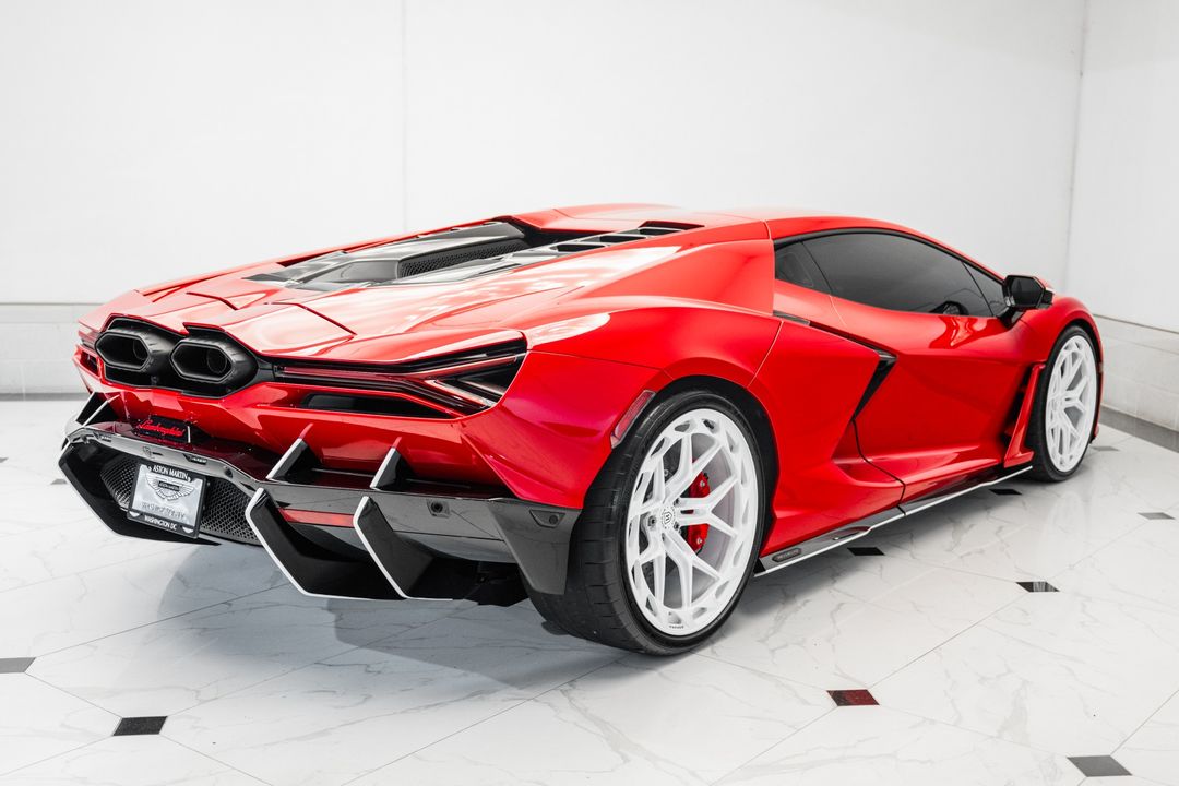 2024 Lamborghini Revuelto