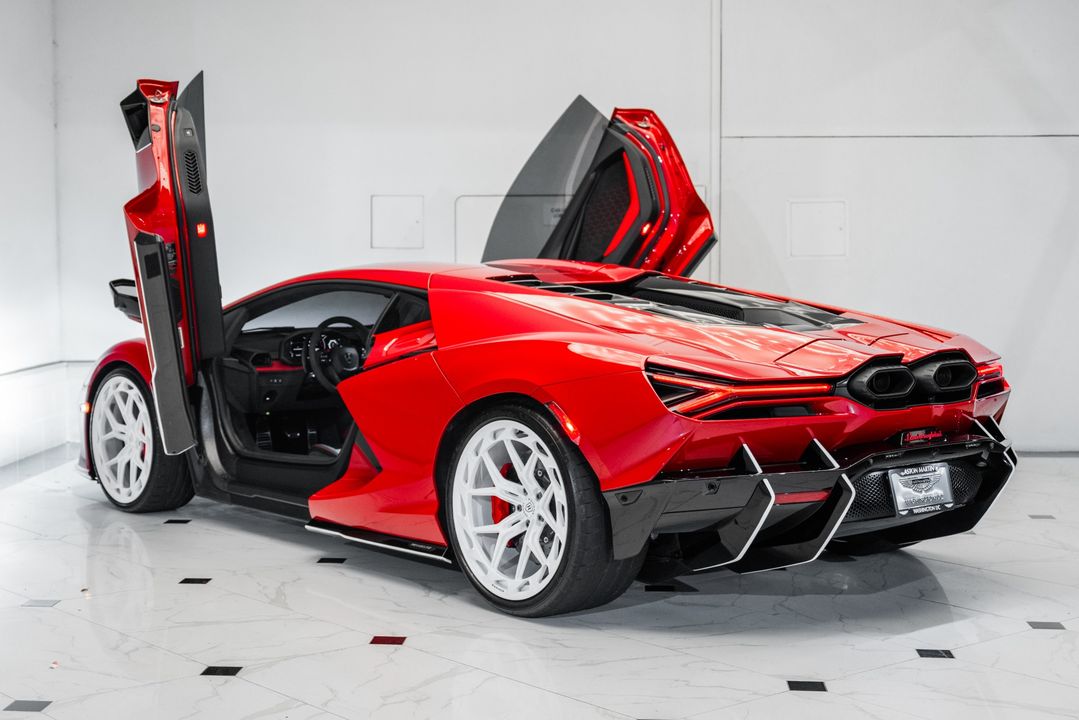 2024 Lamborghini Revuelto