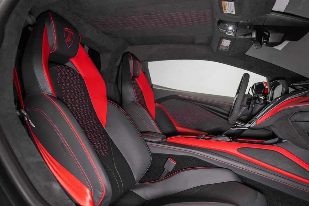 2024 Lamborghini Revuelto