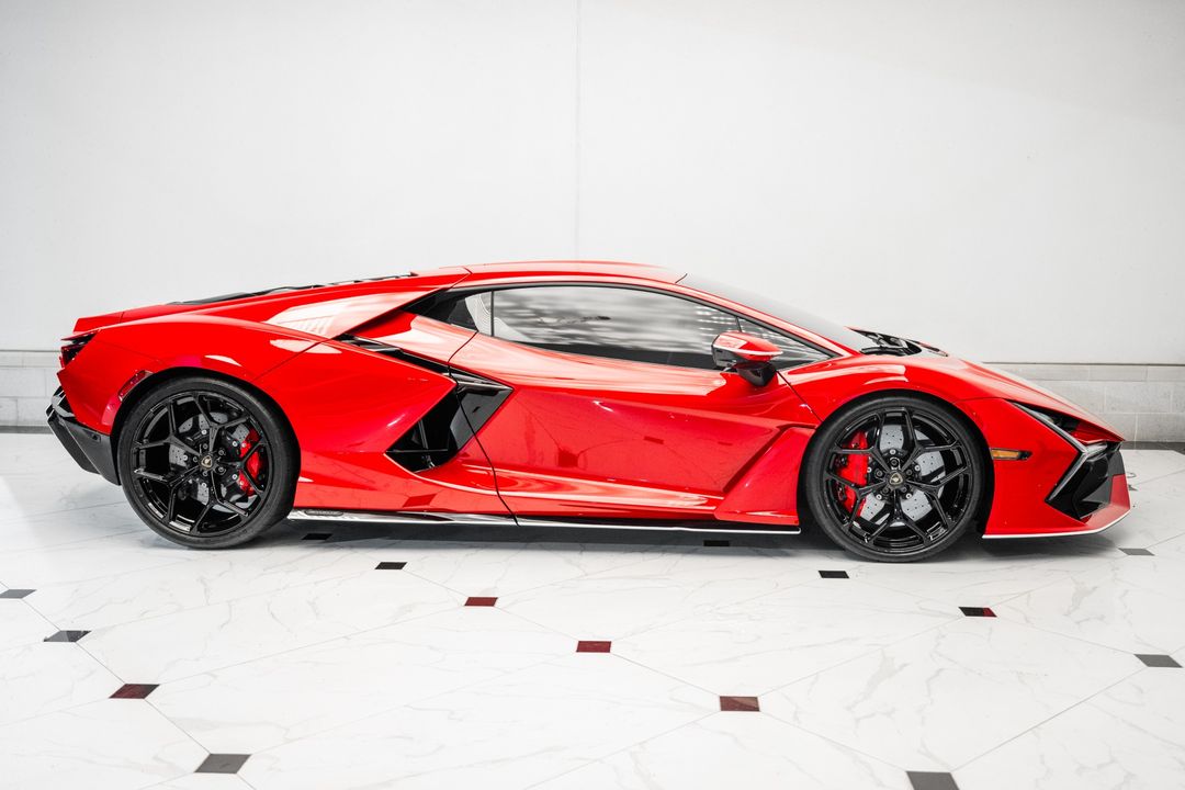 2024 Lamborghini Revuelto