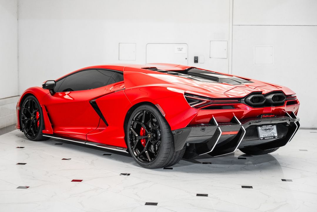 2024 Lamborghini Revuelto