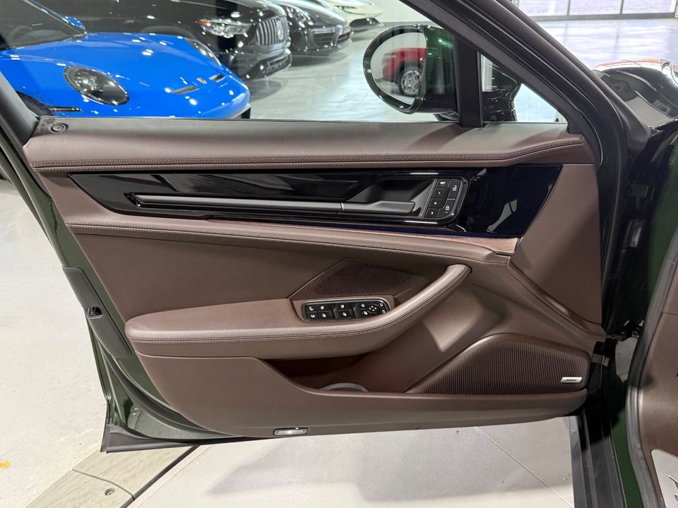 2025 Porsche Panamera 4 E-Hybrid AWD 463hp