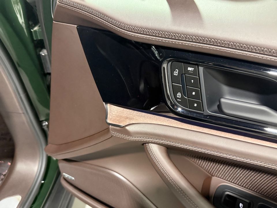 2025 Porsche Panamera 4 E-Hybrid AWD 463hp