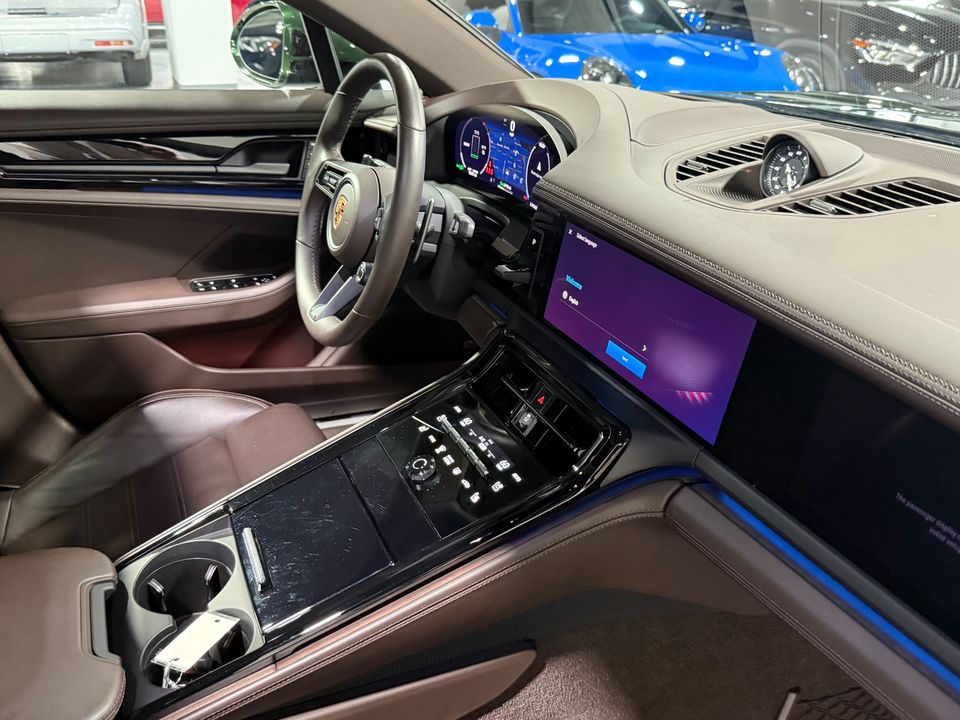 2025 Porsche Panamera 4 E-Hybrid AWD 463hp