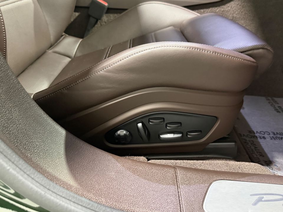 2025 Porsche Panamera 4 E-Hybrid AWD 463hp