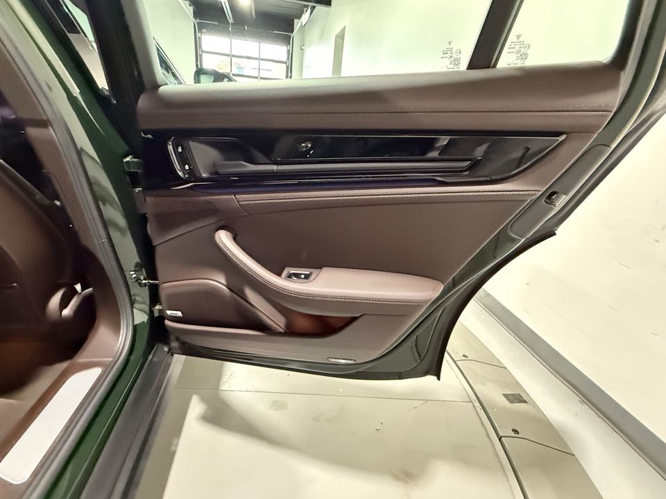 2025 Porsche Panamera 4 E-Hybrid AWD 463hp