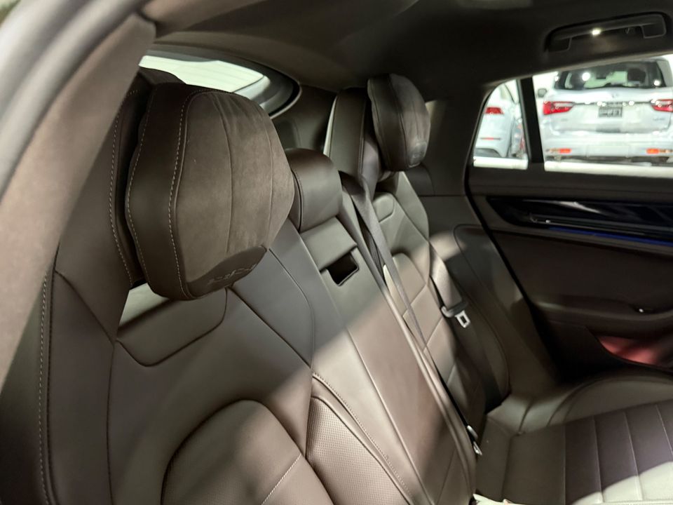 2025 Porsche Panamera 4 E-Hybrid AWD 463hp