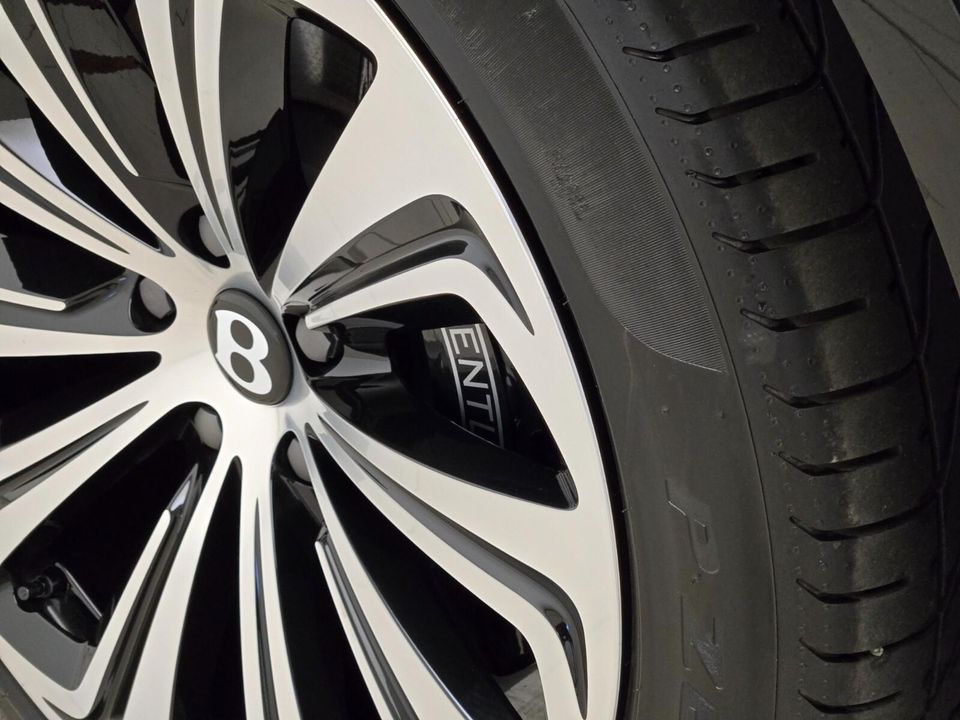 2025 Bentley Bentayga