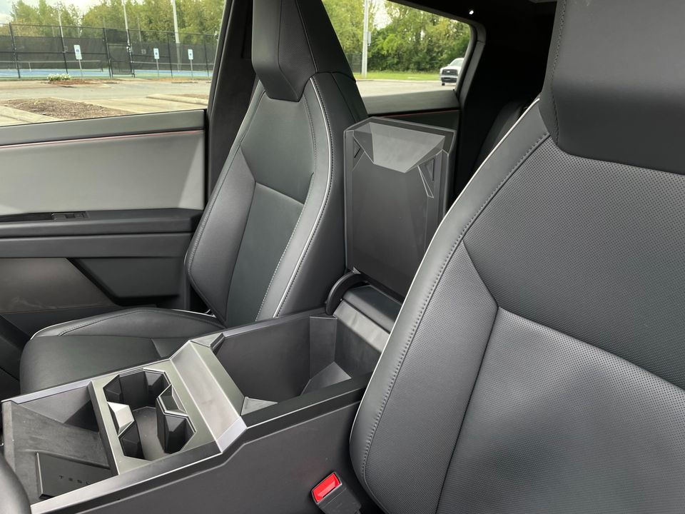 2025 Tesla Cybertruck